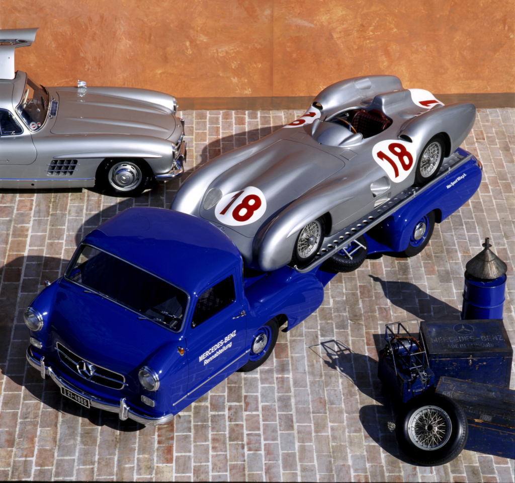 Mercedes Renntransporter - Replica