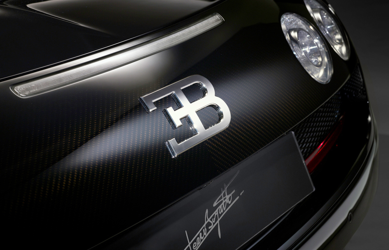 Bugatti Veyron 'Jean Bugatti' (2013) - EB Rear Logo