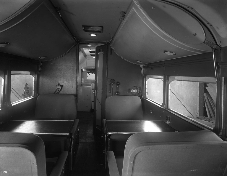 1936 Zephyr Land Yacht (Land Cruiser) - Inrerior