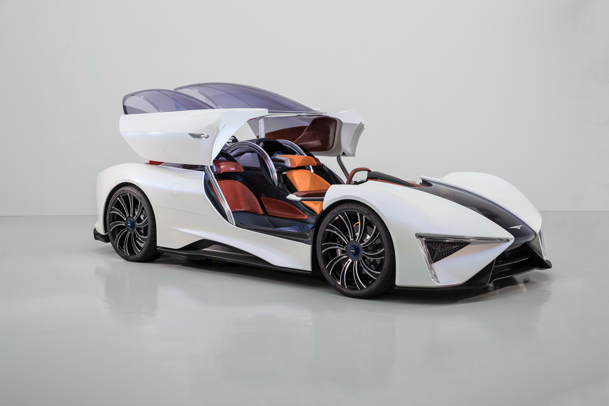 Techrules Ren (2017): Designed by Giorgetto and Fabrizio Giugiaro