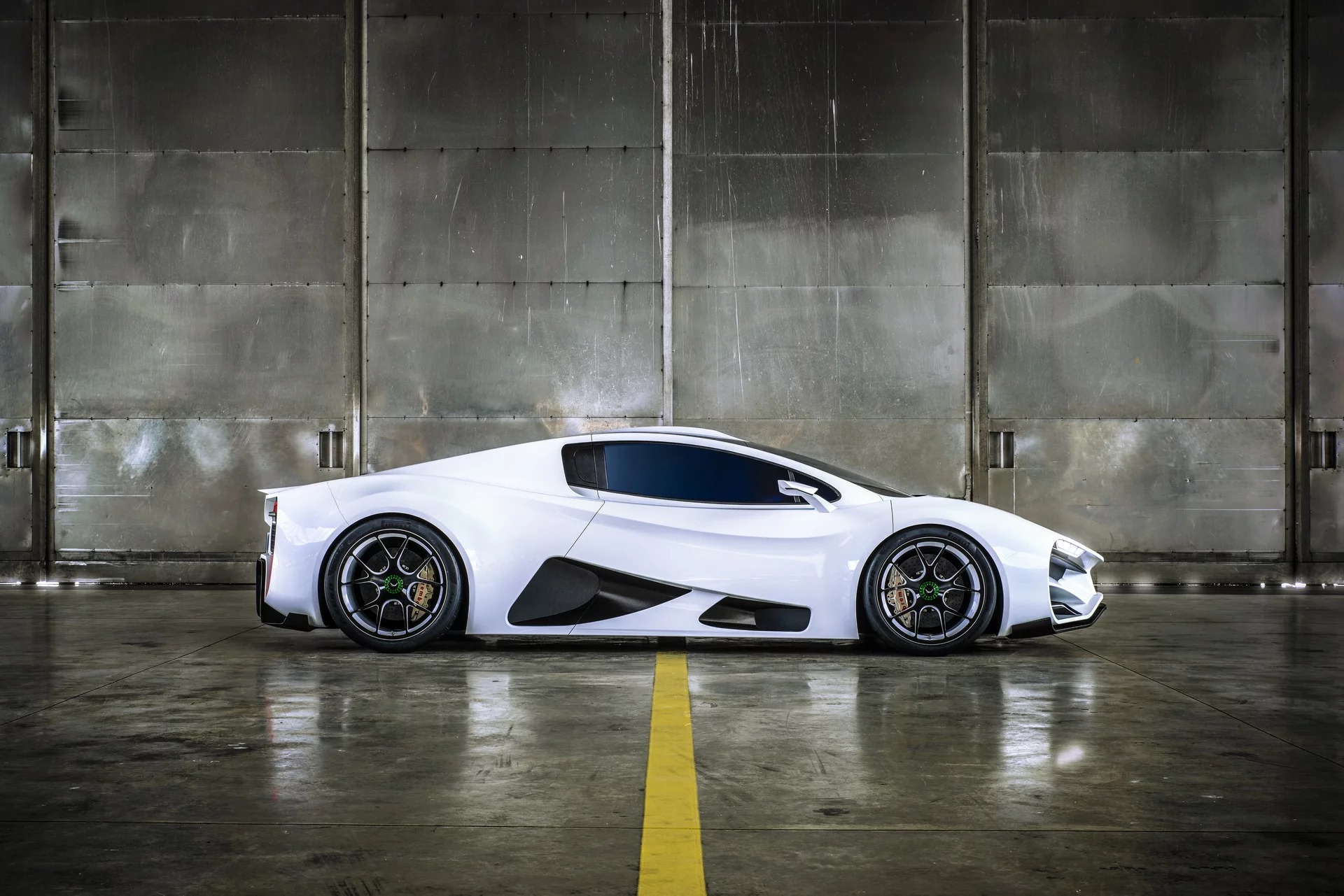 Milan Red: 1325-сильный карбоновый гиперкар из Австрии