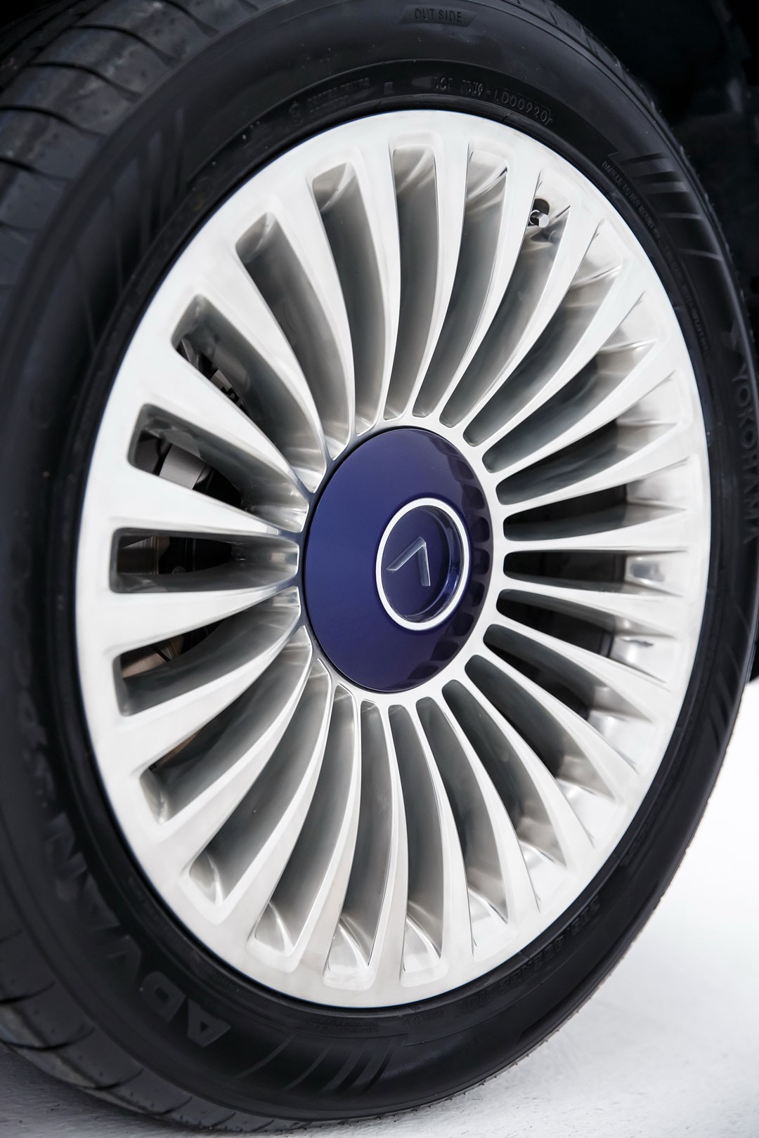 Aznom Palladium by Camal Studio (2020): All-Terrain Luxury Sedan