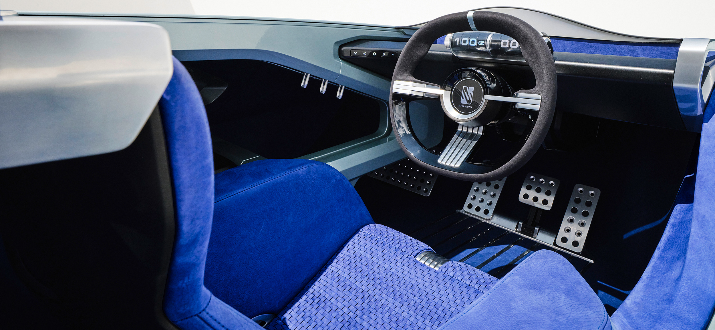 Triumph TR25 by Makkina (2023) – Interior