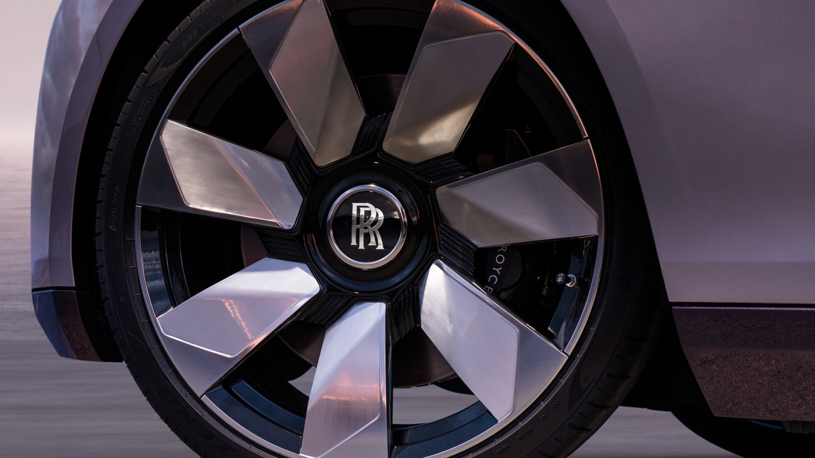 Rolls-Royce Amethyst Droptail (2023)