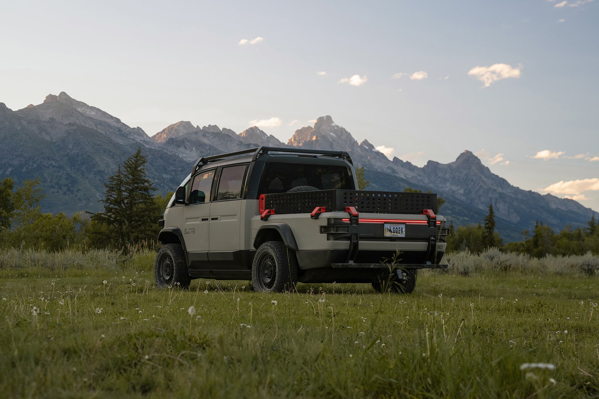 Canoo American Bulldog (2023): Tough Military-Themed Electric Pickup