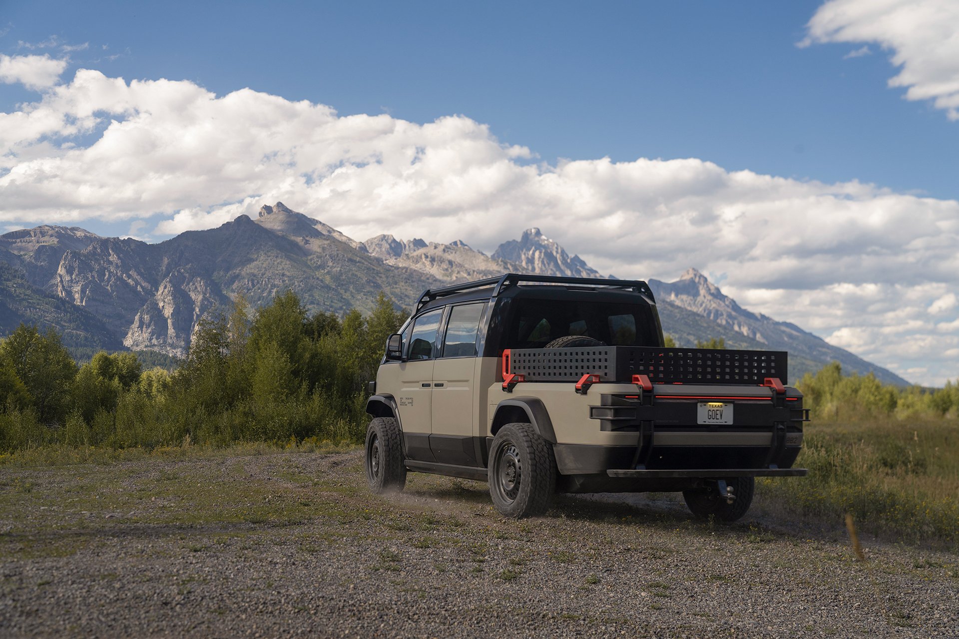 Canoo American Bulldog (2023): Tough Military-Themed Electric Pickup