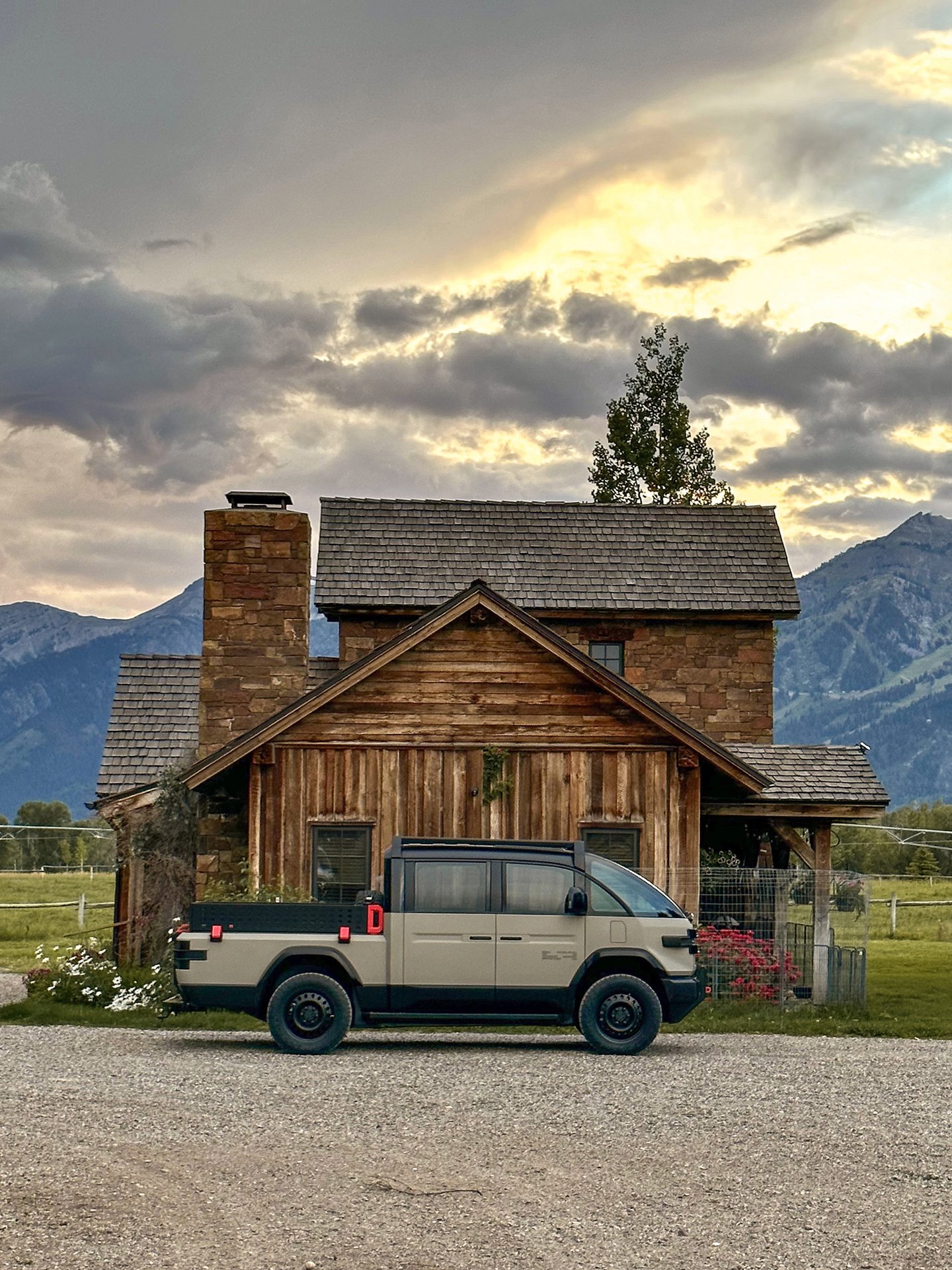 Canoo American Bulldog (2023): Tough Military-Themed Electric Pickup