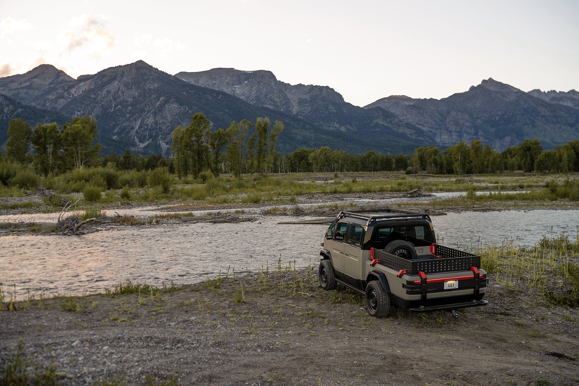 Canoo American Bulldog (2023): Tough Military-Themed Electric Pickup