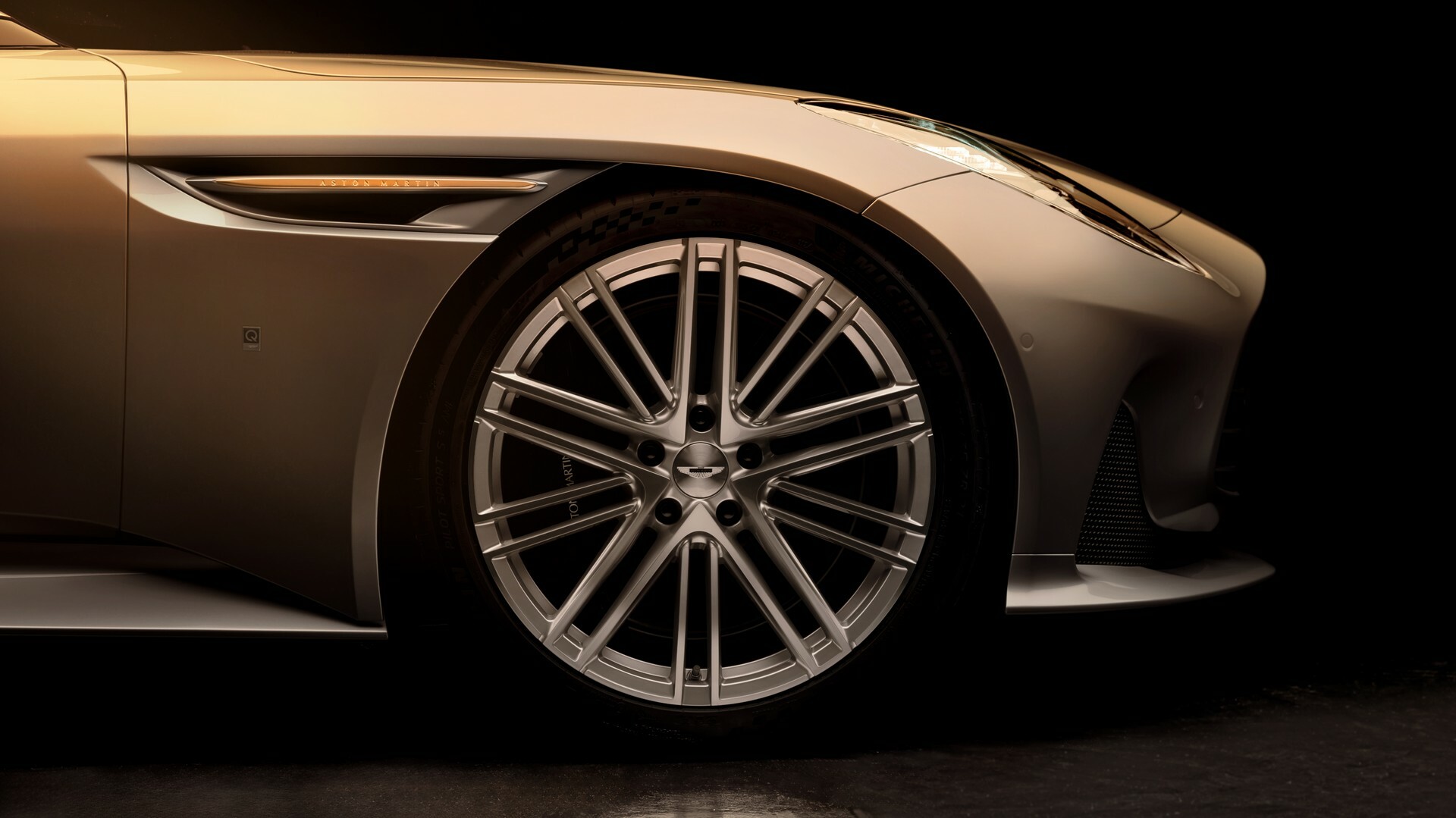 Aston Martin DB12 ‘Goldfinger’