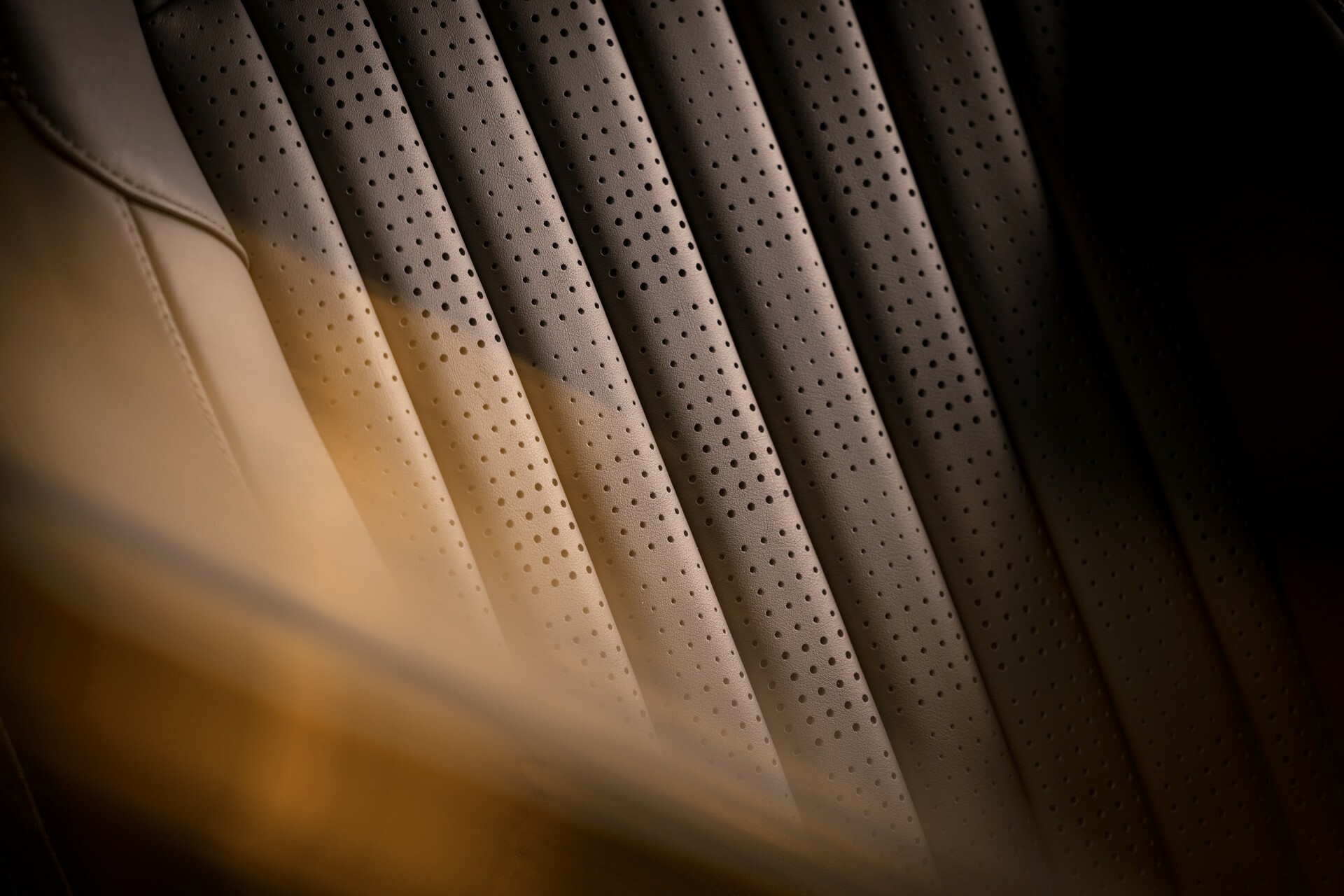 Aston Martin DB12 ‘Goldfinger’