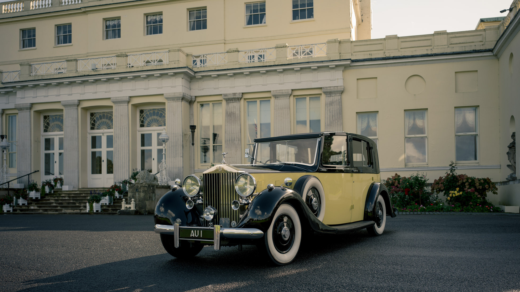 Rolls-Royce Phantom ‘Goldfinger’ (2024) – Auric Goldfinger’s 1937 Phantom III Sedanca de Ville