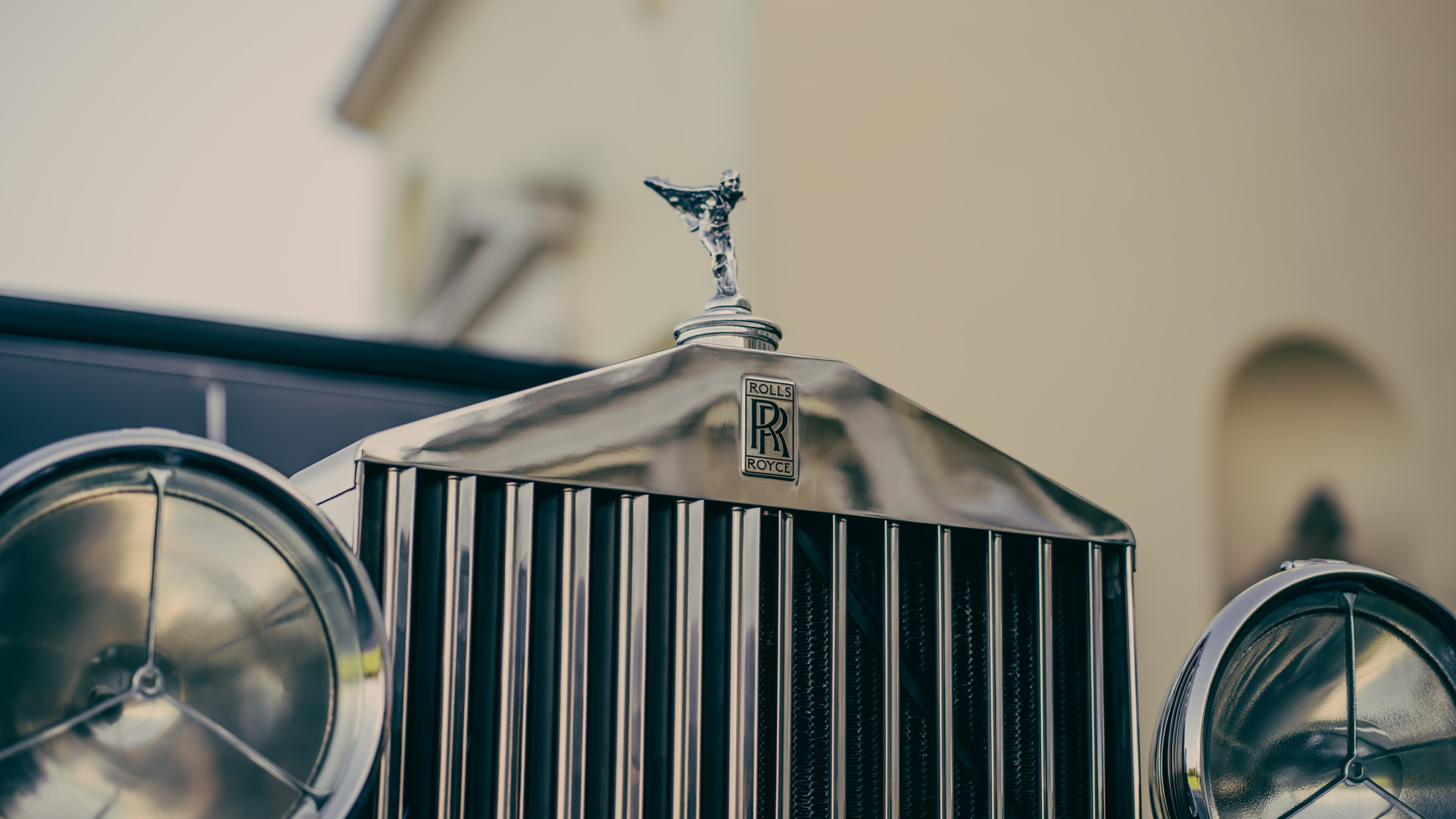 Rolls-Royce Phantom ‘Goldfinger’ (2024) – Auric Goldfinger’s 1937 Phantom III Sedanca de Ville