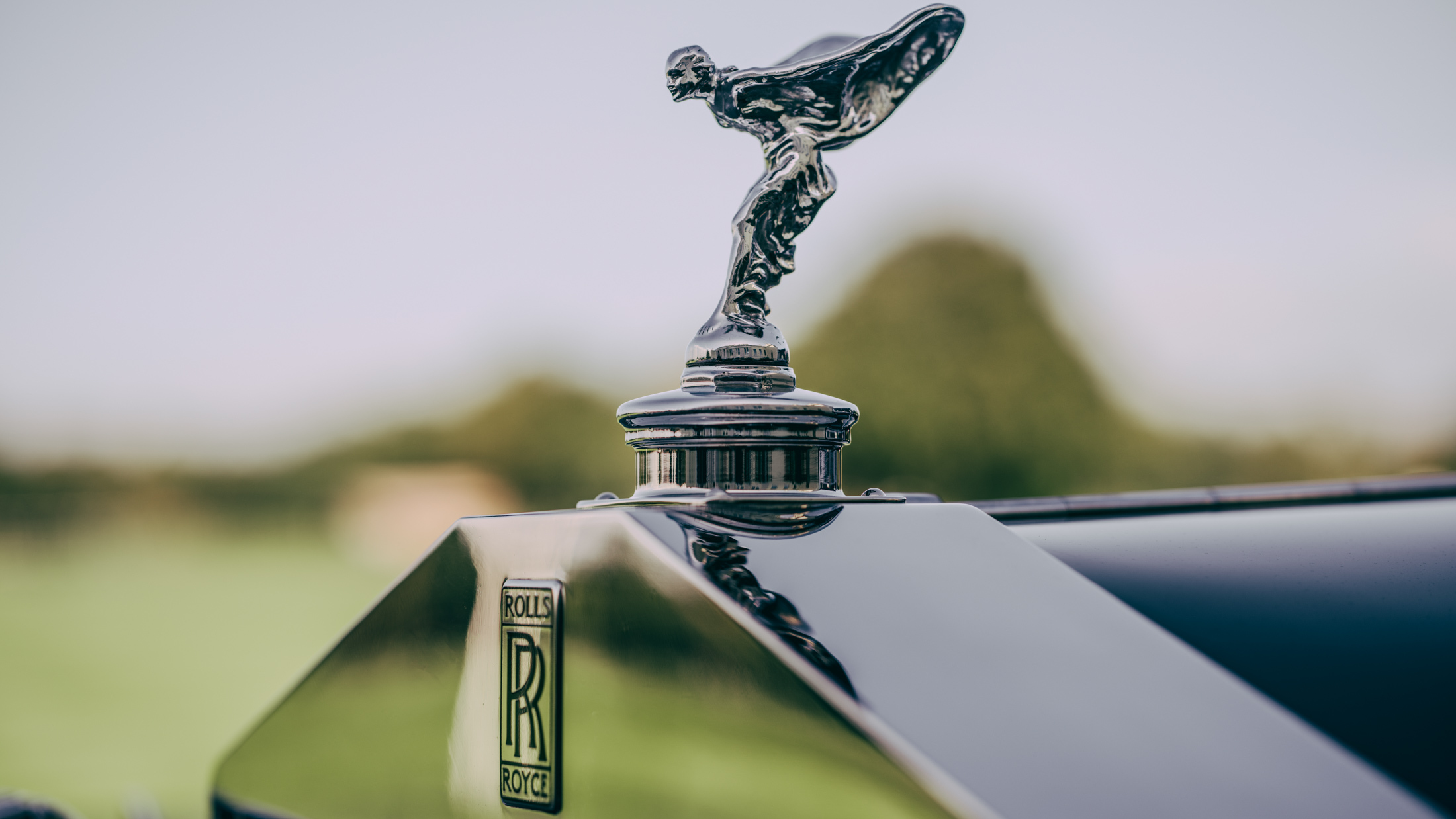 Rolls-Royce Phantom ‘Goldfinger’ (2024) – Auric Goldfinger’s 1937 Phantom III Sedanca de Ville