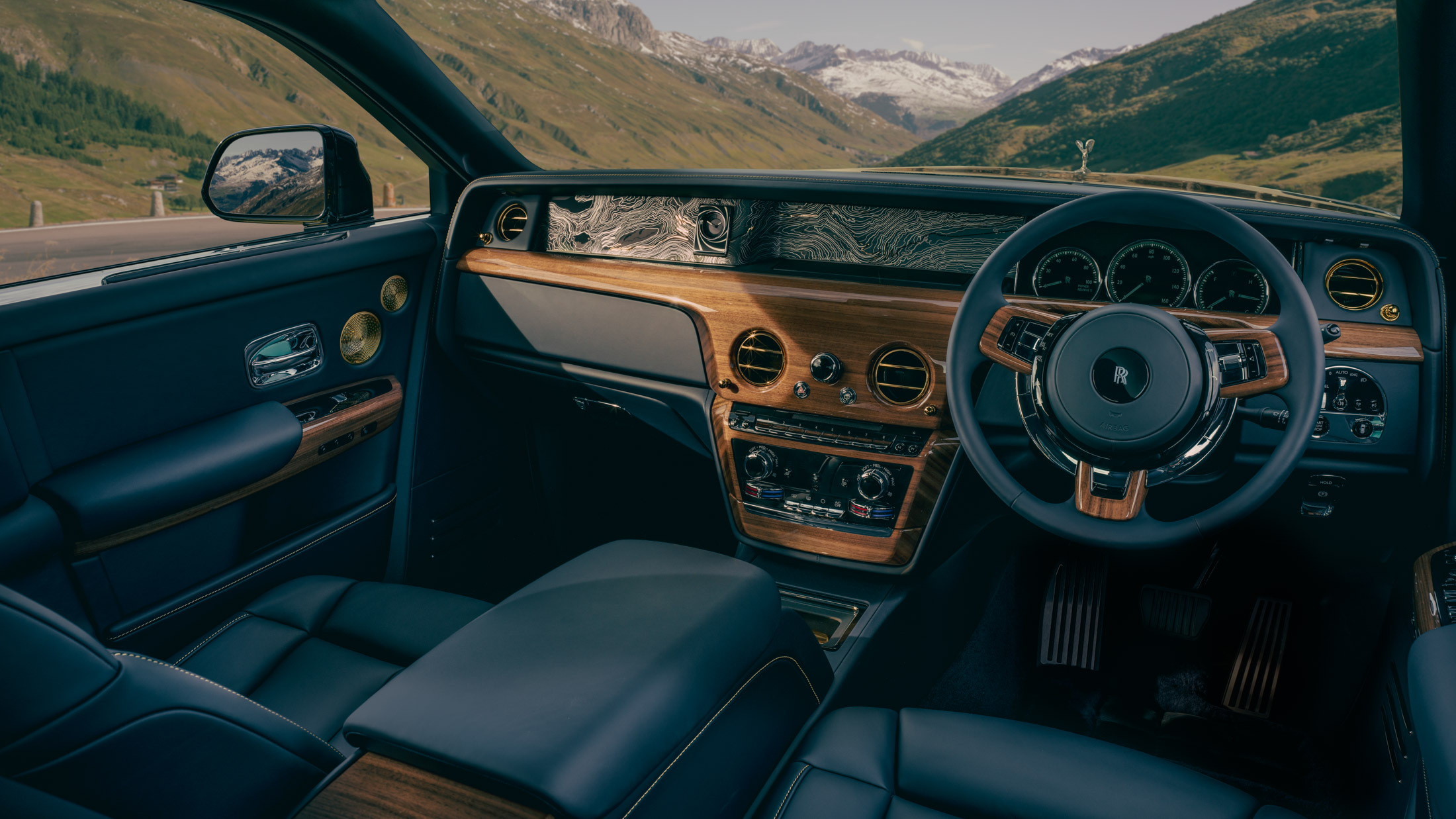 Rolls-Royce Phantom ‘Goldfinger’ (2024) – Interior