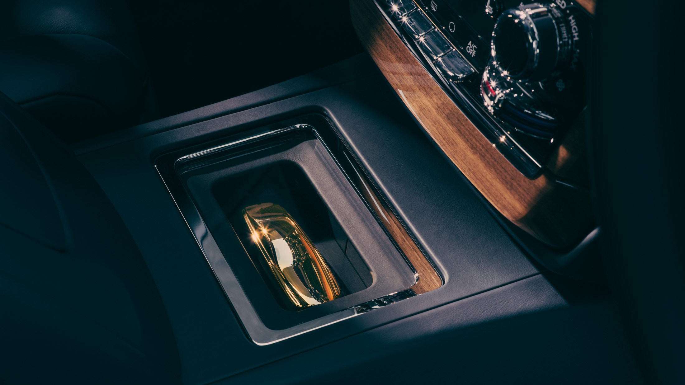 Rolls-Royce Phantom ‘Goldfinger’ (2024) – Interior