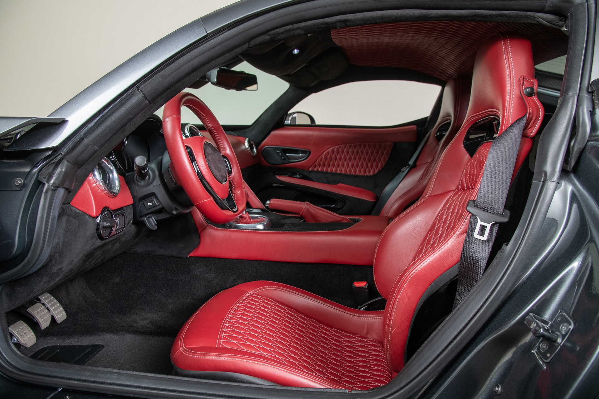 VLF Force 1 V10 (2018) – Interior
