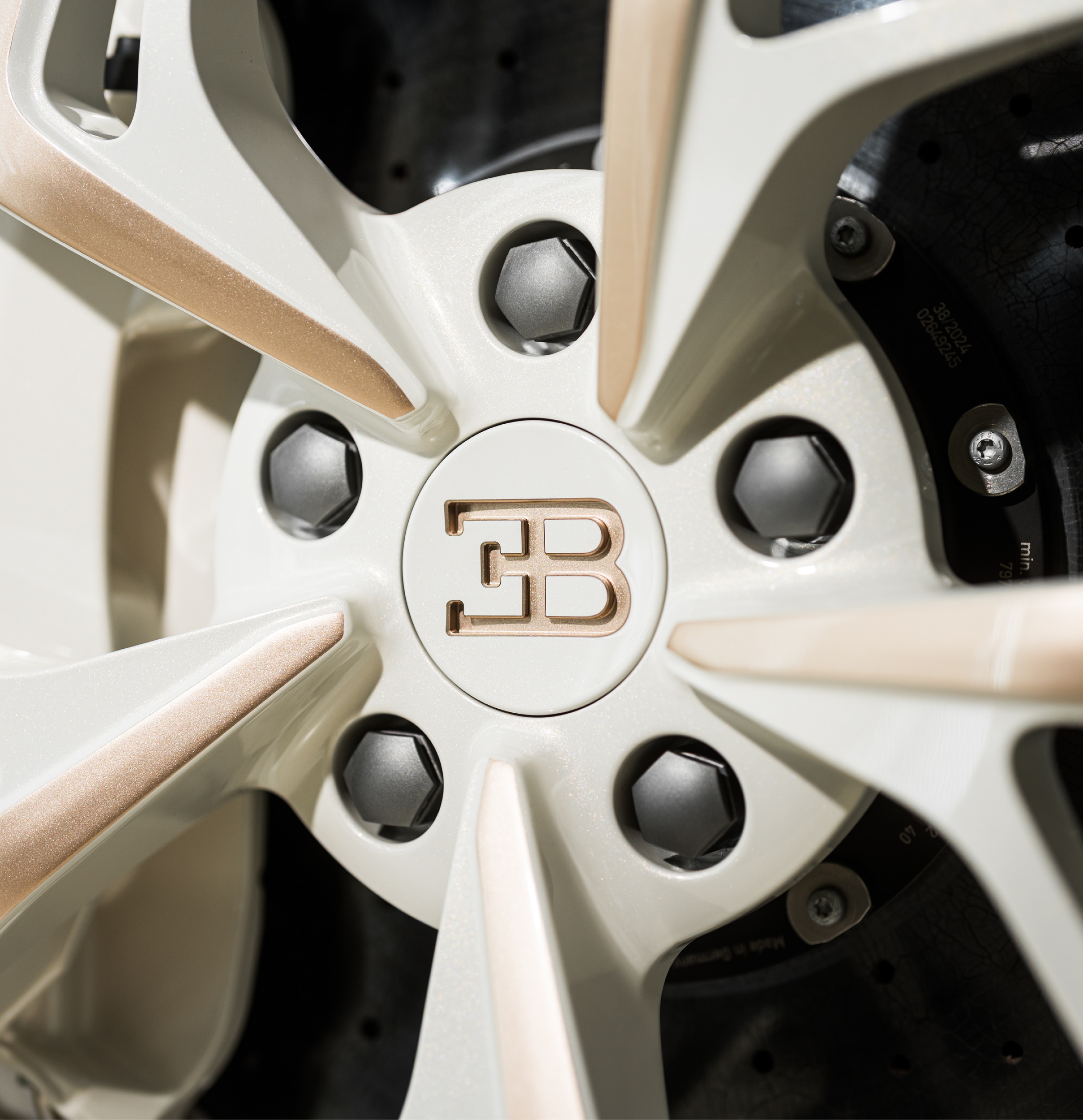 Bugatti W16 Mistral La Perle Rare (2026)