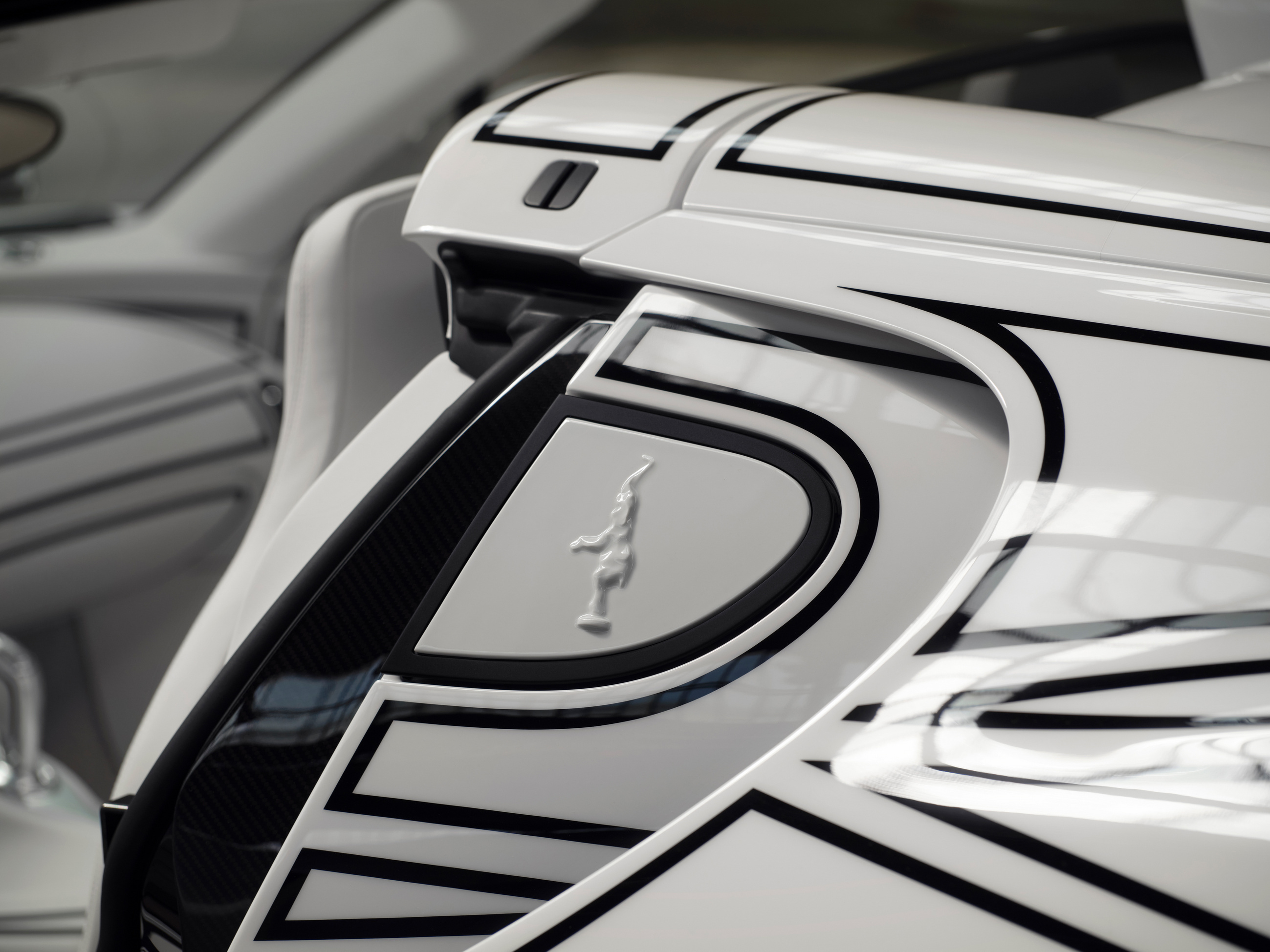 Bugatti W16 Mistral Blanc Éternel (2026)