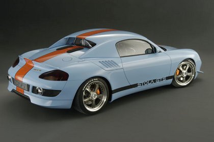 Stola GTS, 2003 - В тесном багажнике Stola GTS расположен резервуар с закисью азота, впрыск которой в двигатель обеспечивает значительный прирост мощности